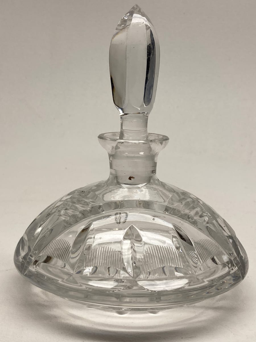 Clear glass Art Deco Perfume bottle, Image 3.