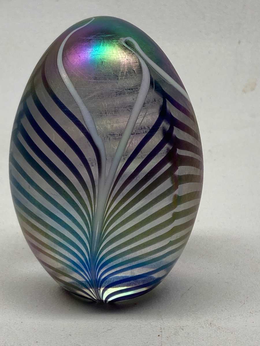 Art Glass egg shaped pulled feather paperweight, Image 5.