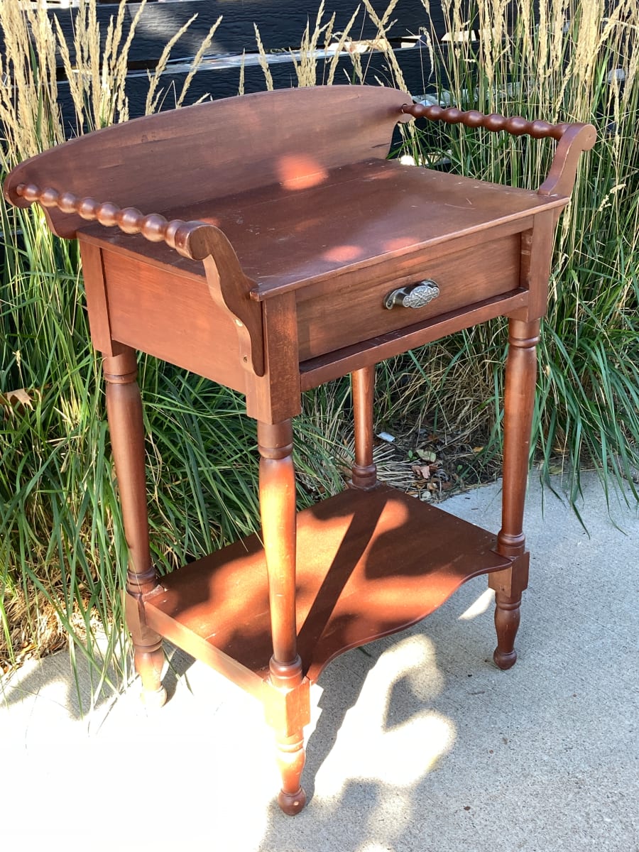 Primitive washstand, Image 1.