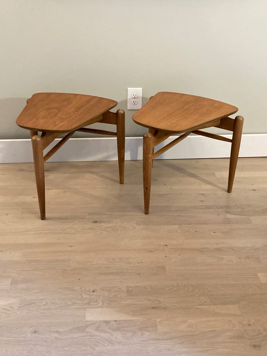 Pair of mid century modern side tables 