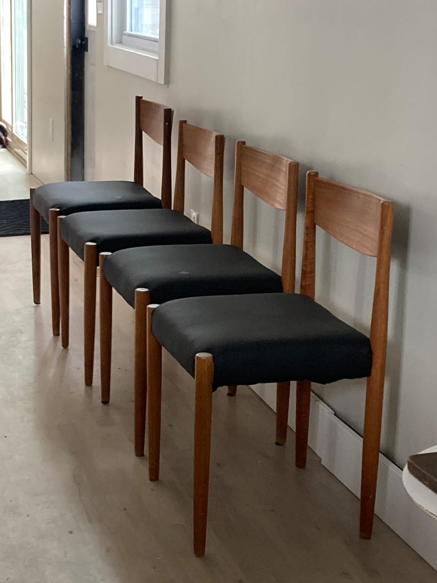 set of 4 modern chairs 