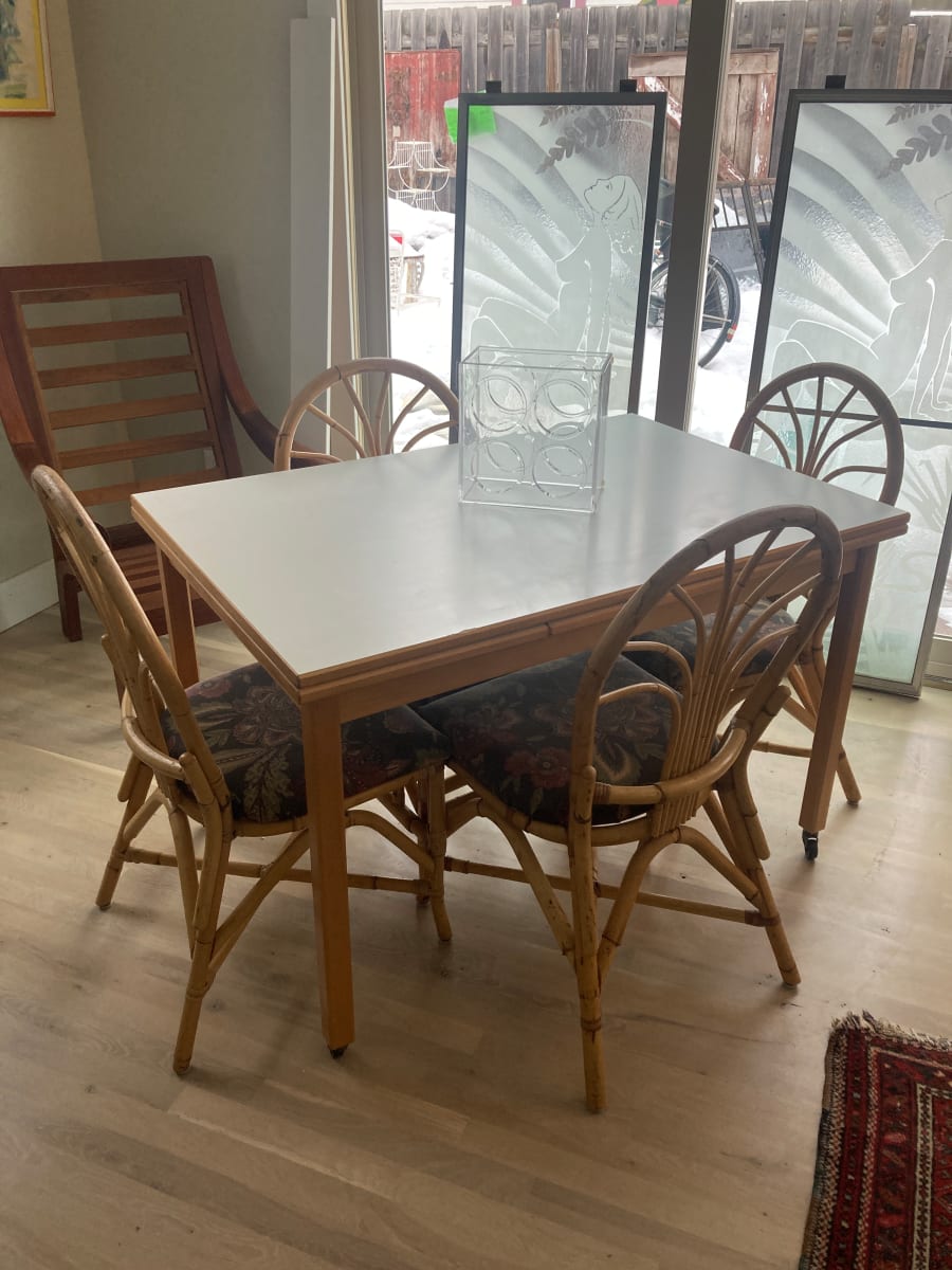 1980's Danish table with 2 leaves 