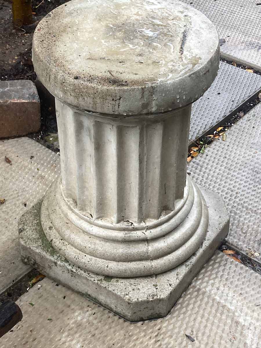 Cement column, Image 1.