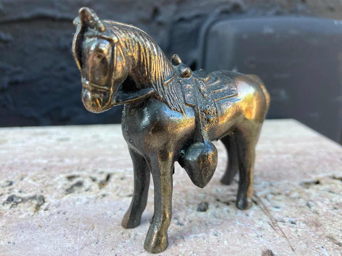 Metal horse figure (small) 