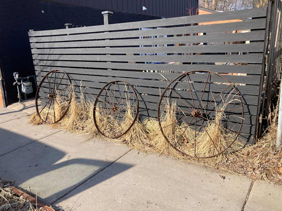 Small iron farm wheel, Image 1.