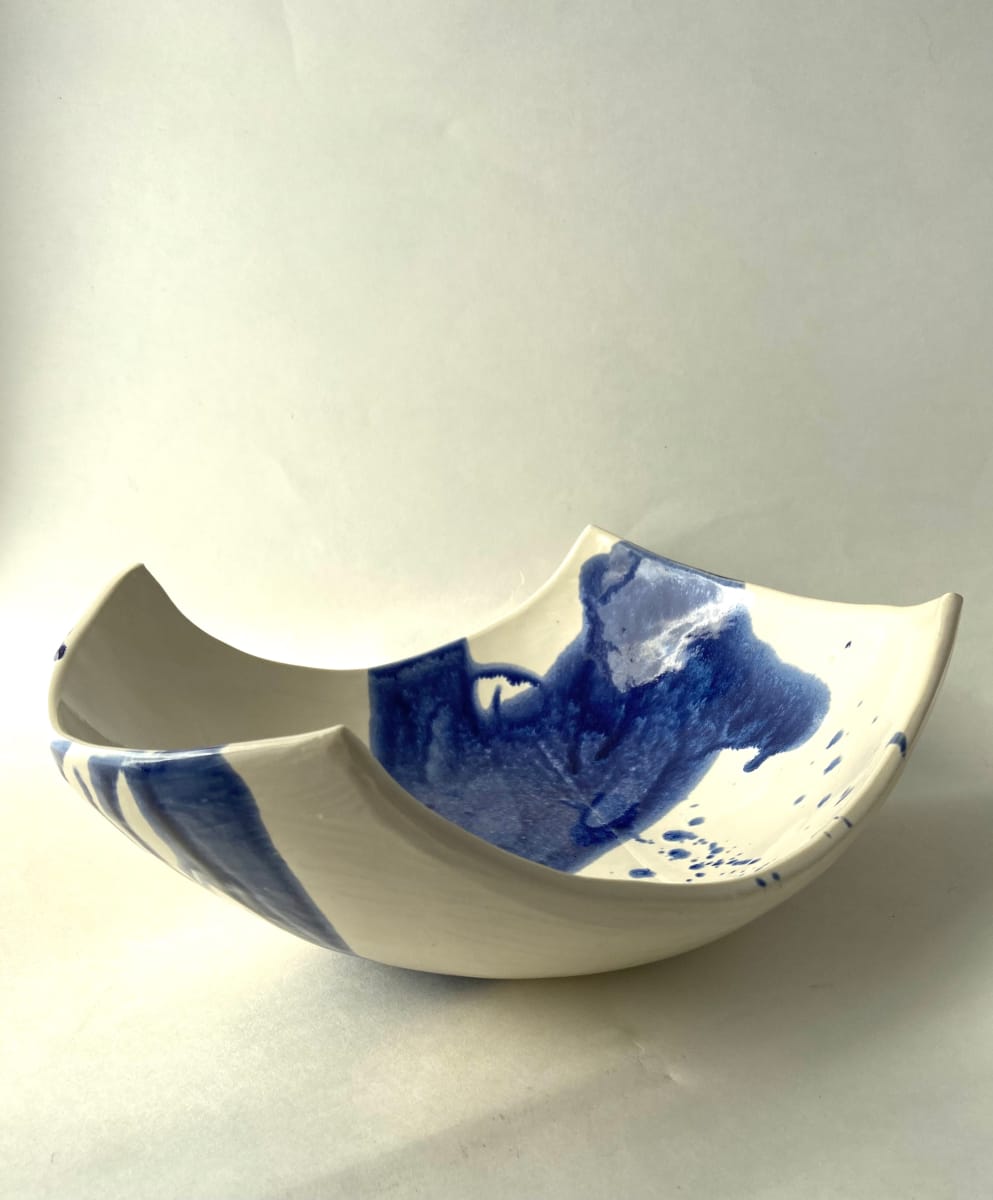 Splattered bowl by Mariana Sola 