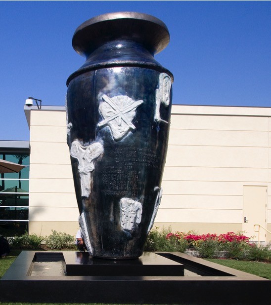 Urn by Peter Brandes 