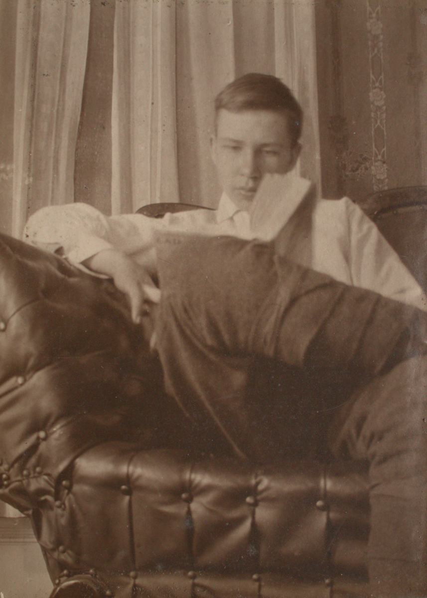Reading by Unknown, United States, Image 1.