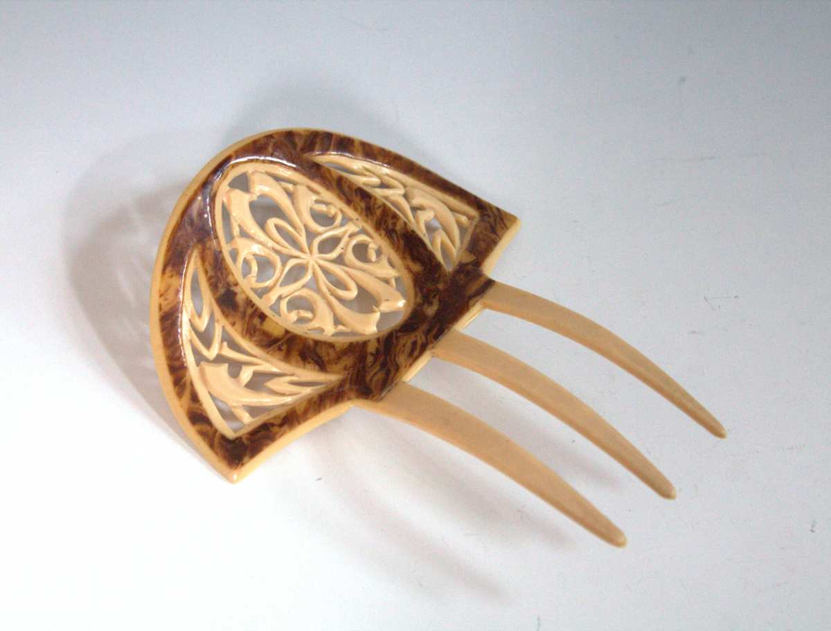 Comb by Unknown, United States, Image 1.