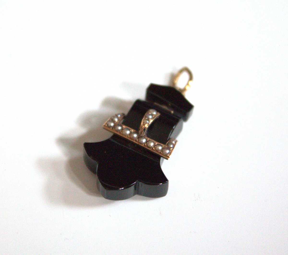Pendant by Unknown 