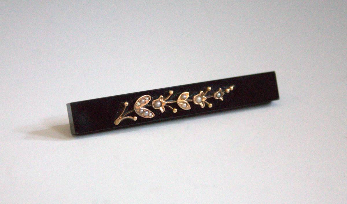 Bar Pin by Unknown, United States, Image 1.