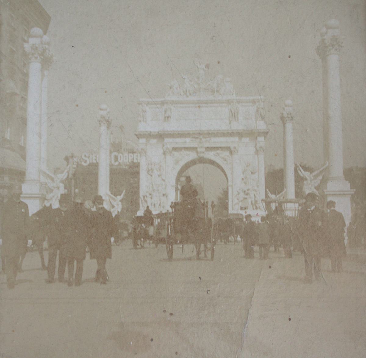 Dewey Arch by Unknown, United States, Image 1.