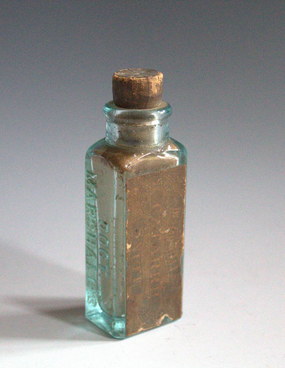 Snuff Bottle by H.C. Keith, Image 2.