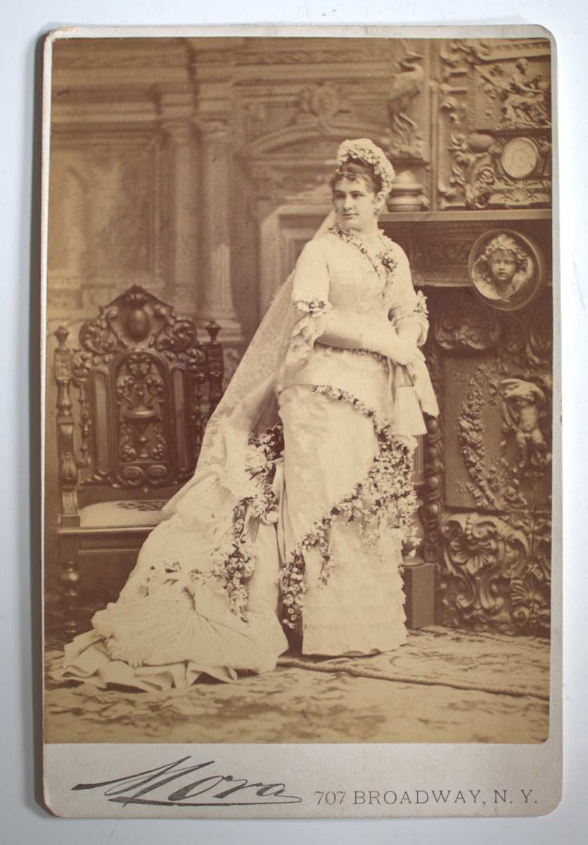 Bride by José María Mora, Image 1.