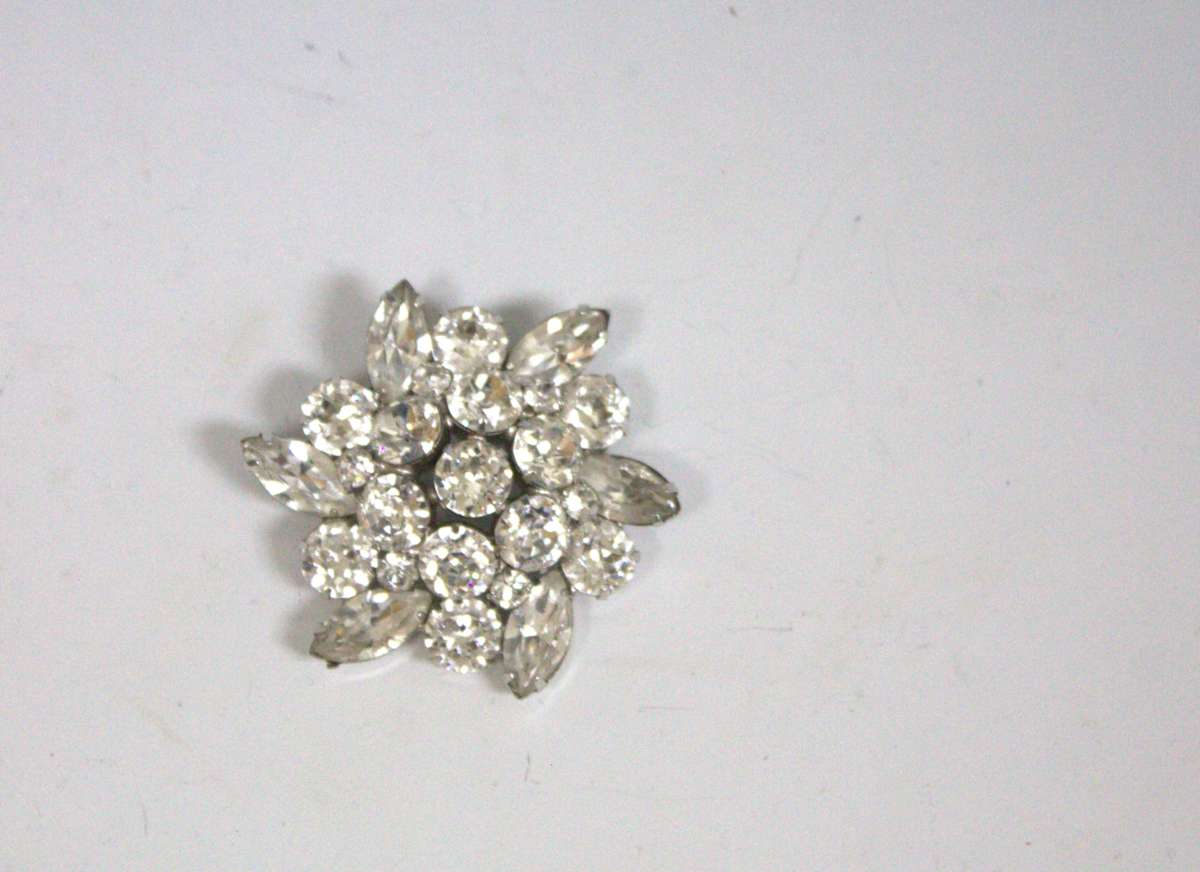 Brooch by Weiss, Image 1.