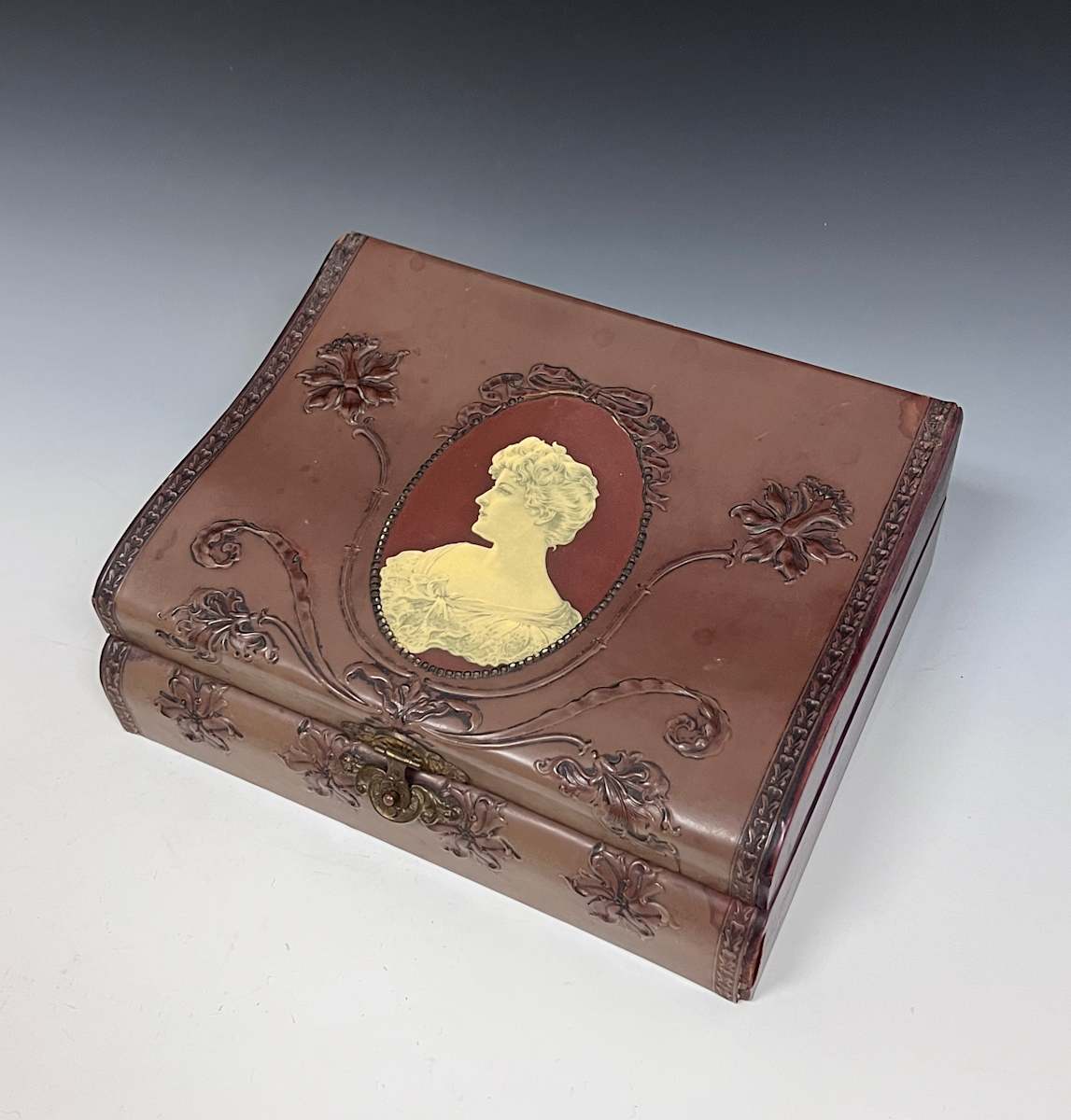 Dresser Box by Unknown, United States, Image 2.
