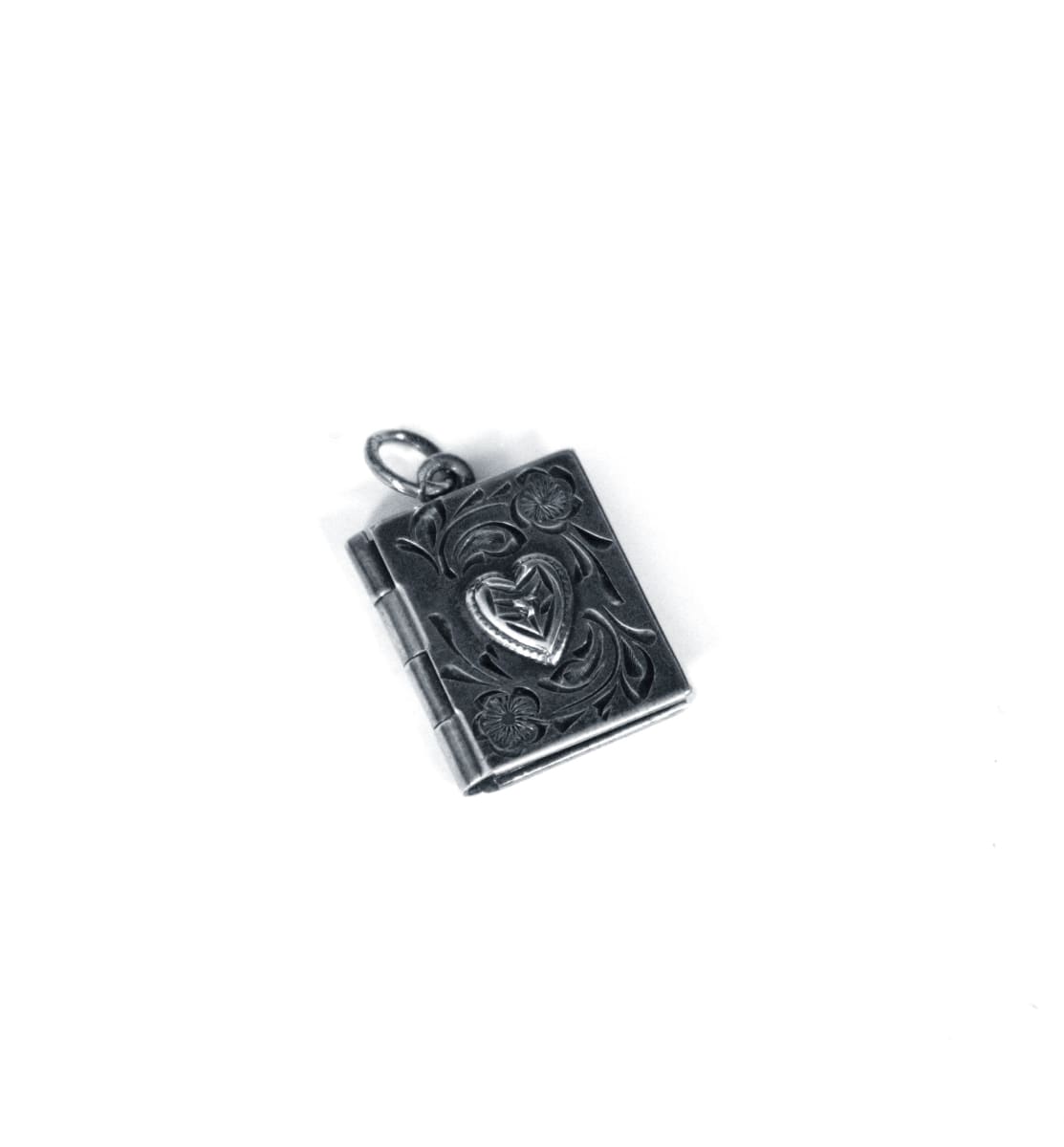 Locket by Unknown, United States, Image 1.