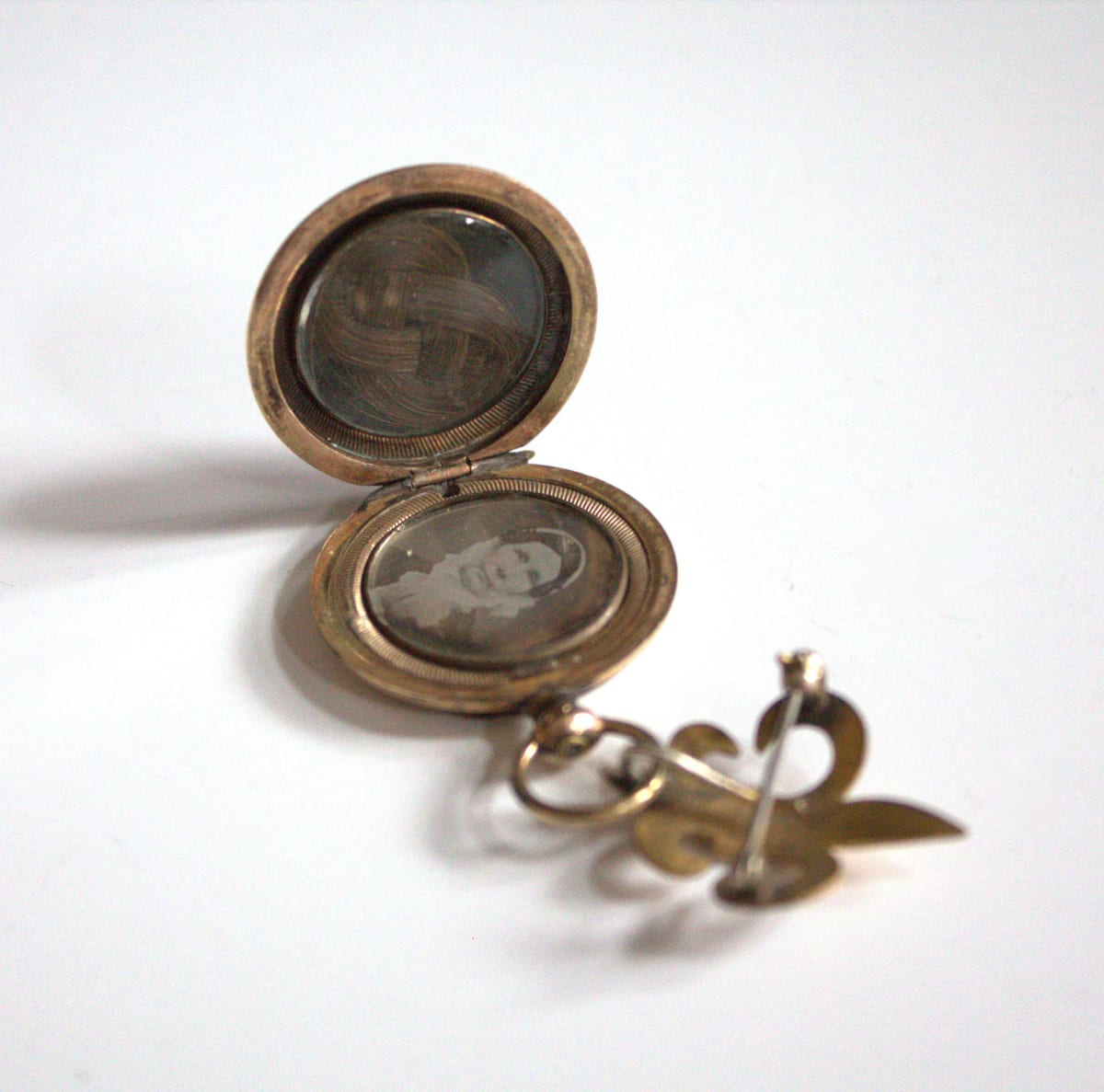 Locket by Unknown, United States, Image 2.
