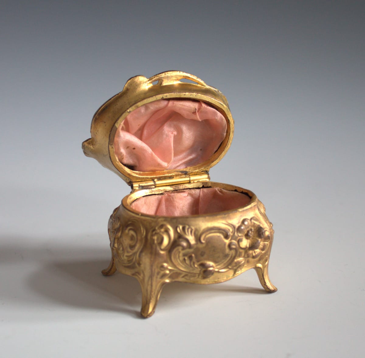 Trinket Box by Jennings Bros., Image 3.
