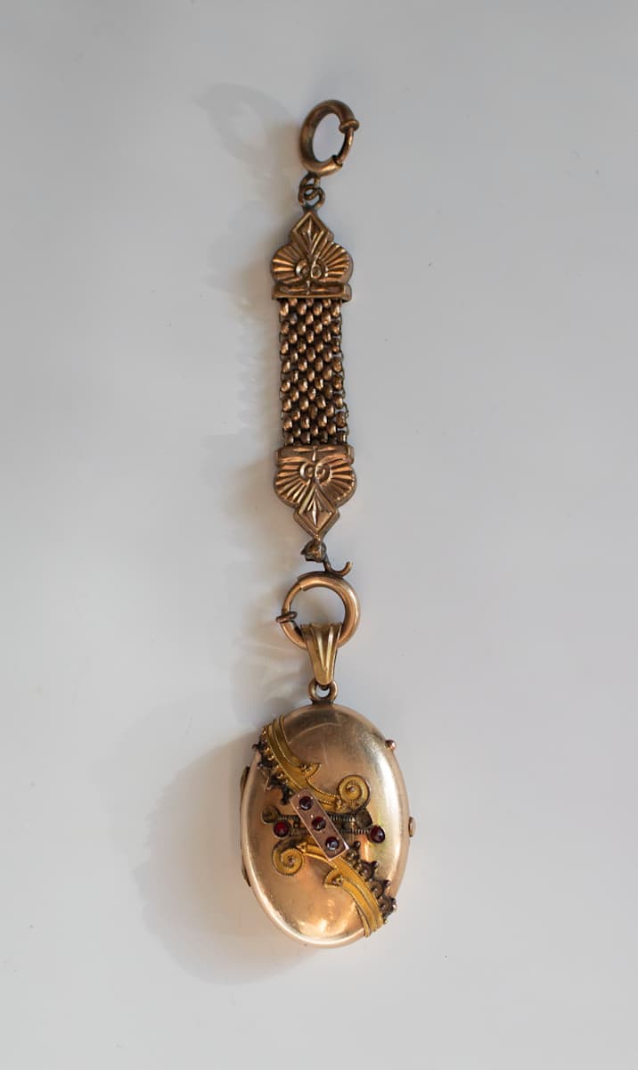 Locket by Unknown, United States, Image 1.