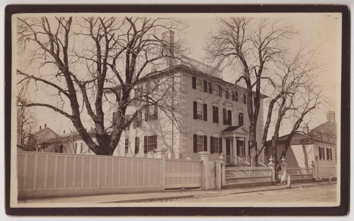 Ladd House by Davis Brothers, Image 1.