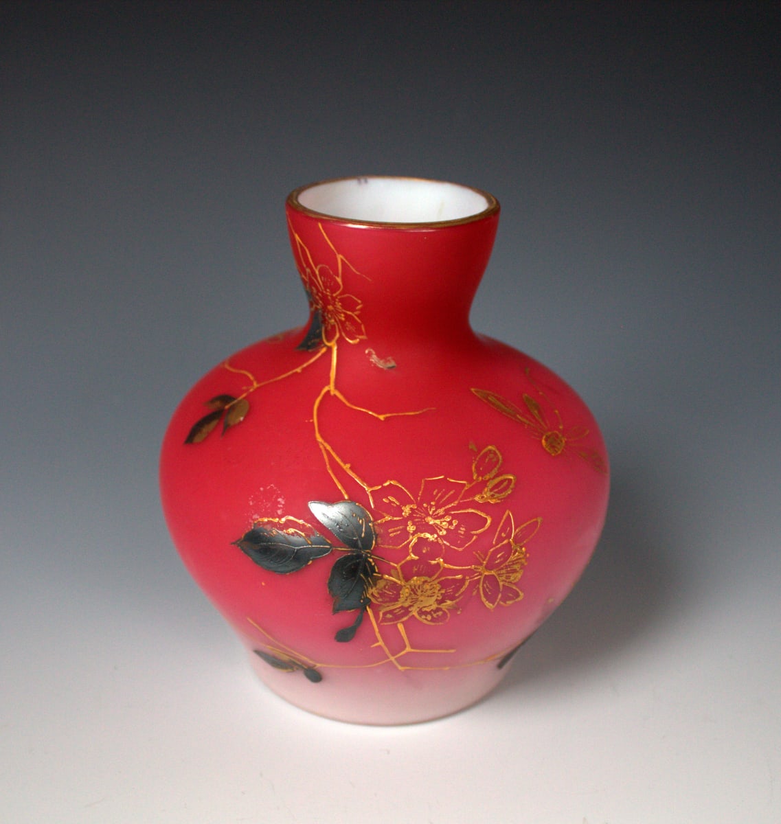 Vase by Harrach, Image 1.