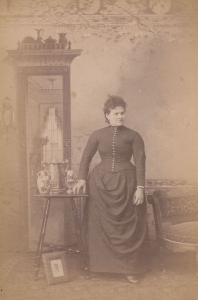 Cabinet Card by Charles Hempstead/Hempsted, Image 2.