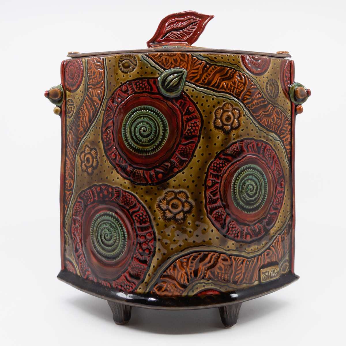 25009 Diamond Sculptural Lidded Vessel by Sandy Miller  Image: FRONT