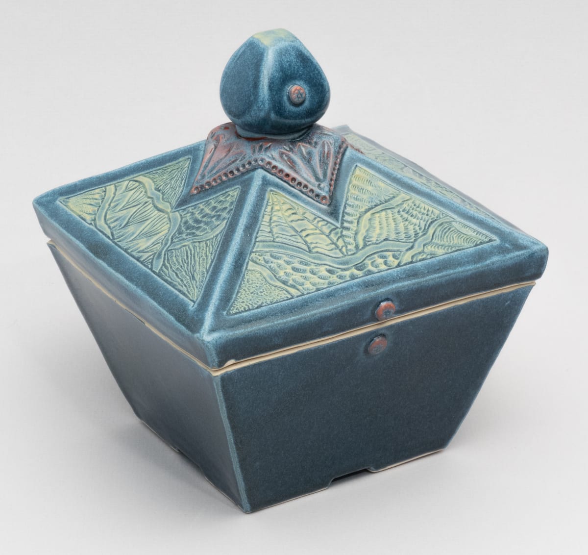 Lidded Square Box, Image 3.