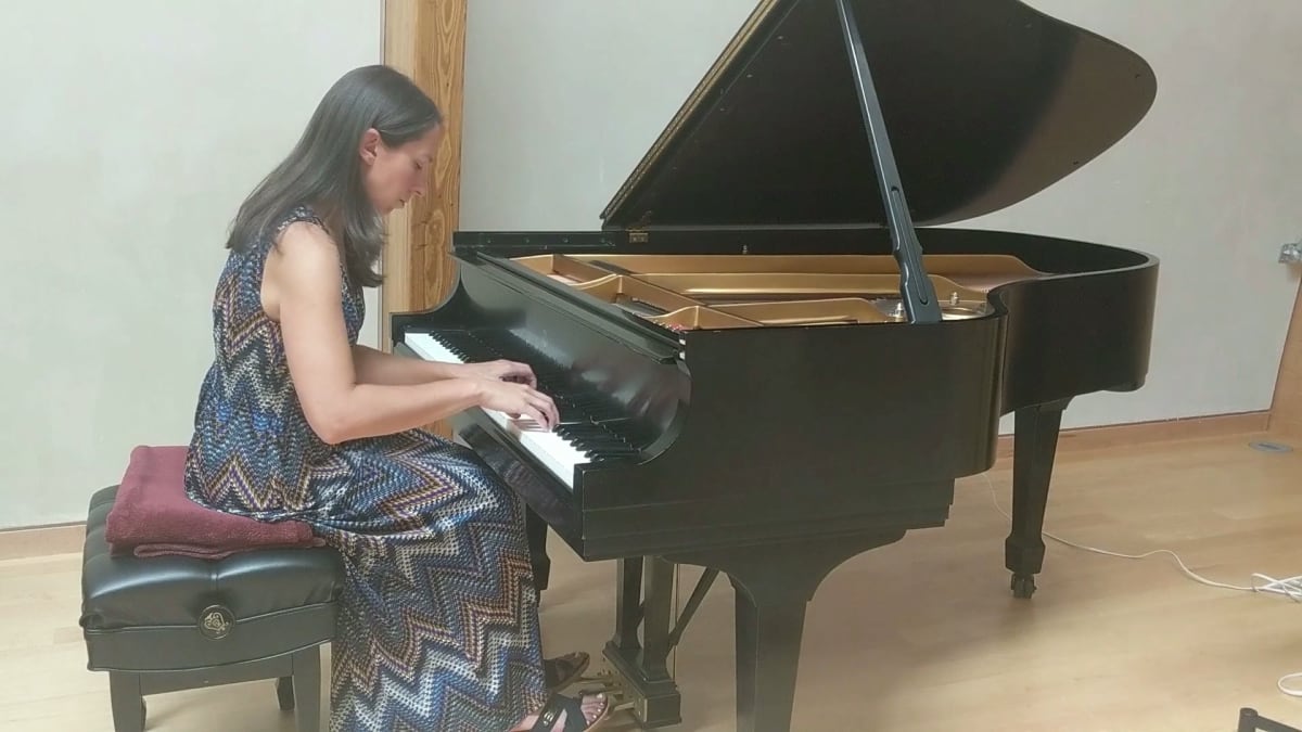 Amanda Gessler performs Beethoven's Sonata in A major, opus 110, I by Amanda Gessler 