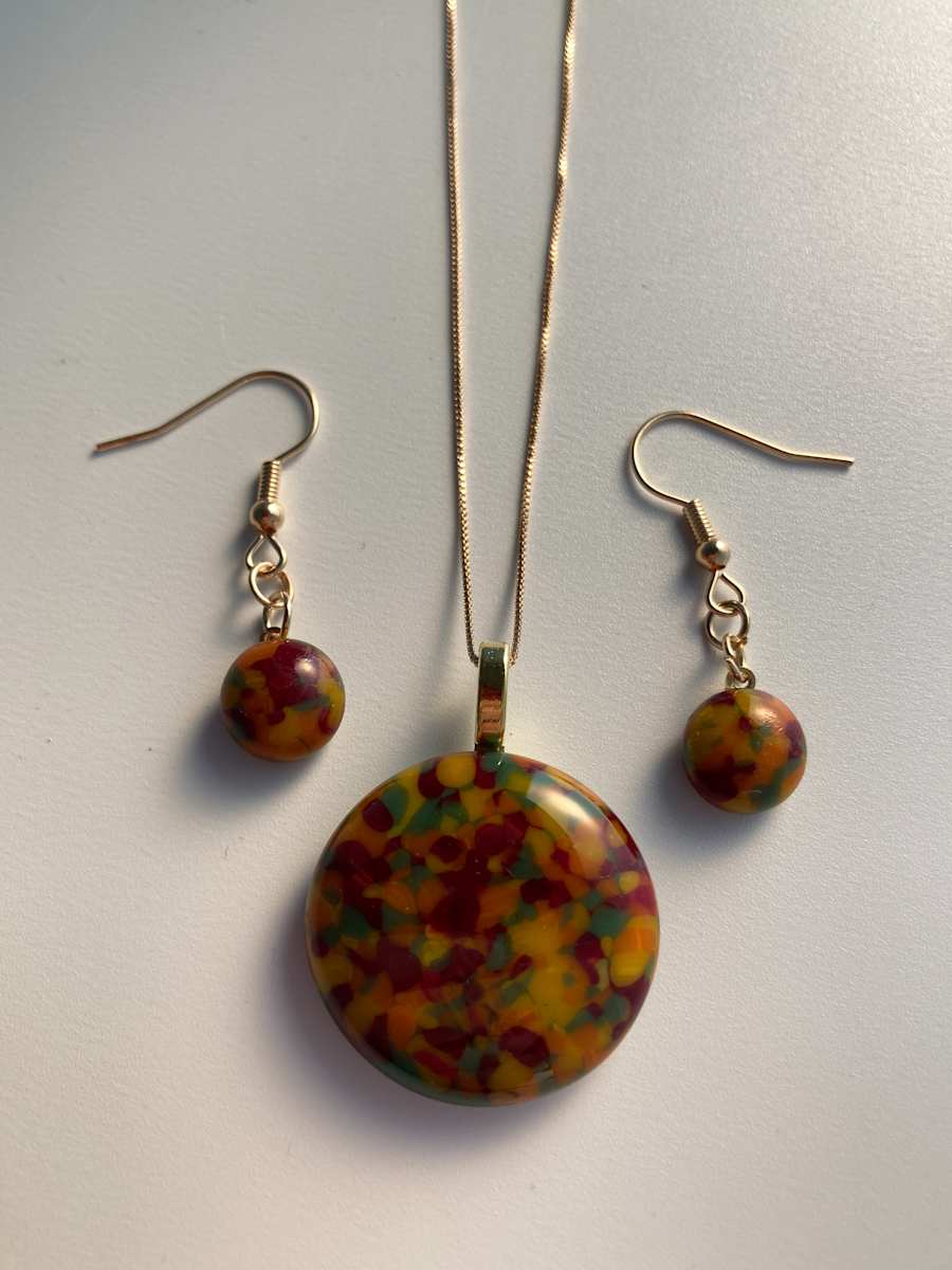 Pendant and earring set. #50 by Shayna Heller, Image 1.