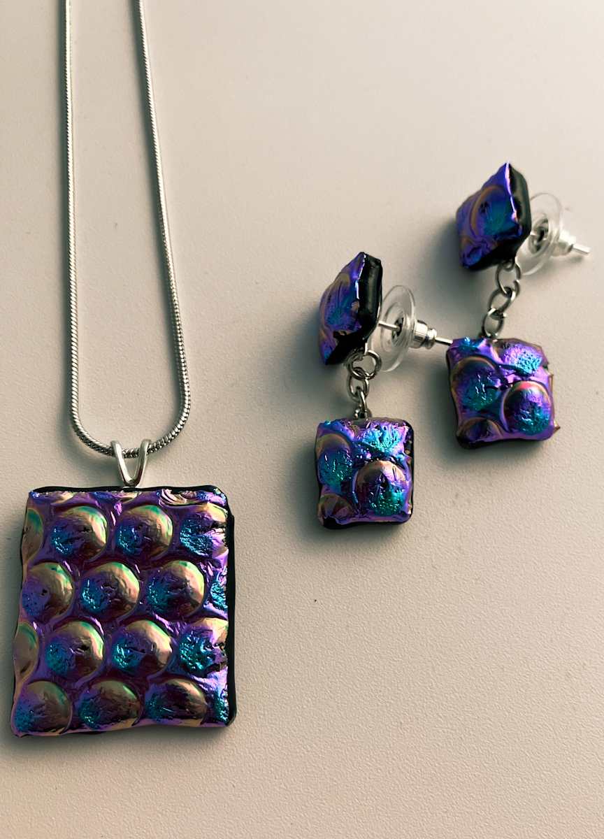 Pendant and earring set. #56 by Shayna Heller, Image 1.