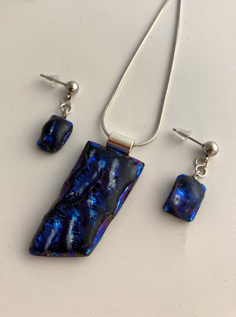 Pendant and earring set. #59 by Shayna Heller, Image 1.