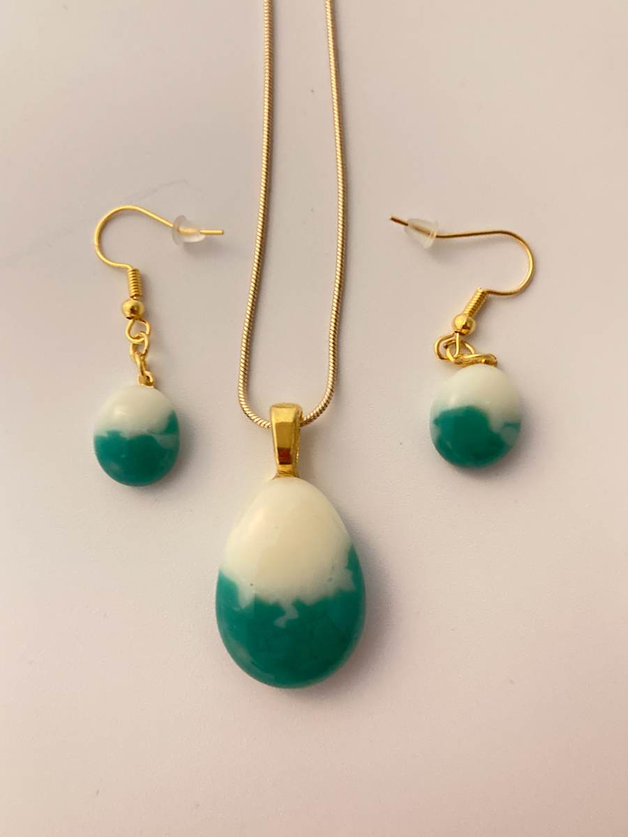 Pendant and earring set. #37 by Shayna Heller, Image 3.