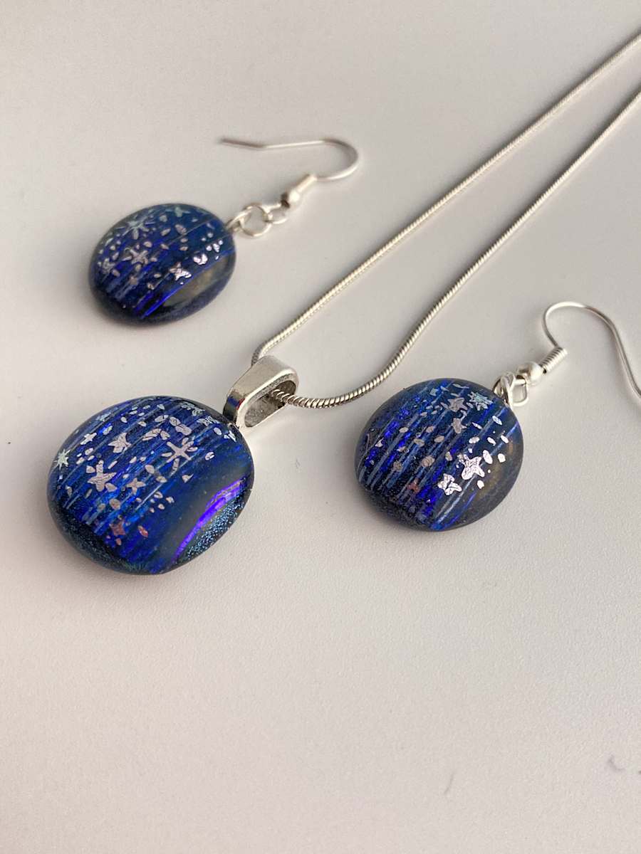 Pendant and earring set. #40, Image 1.