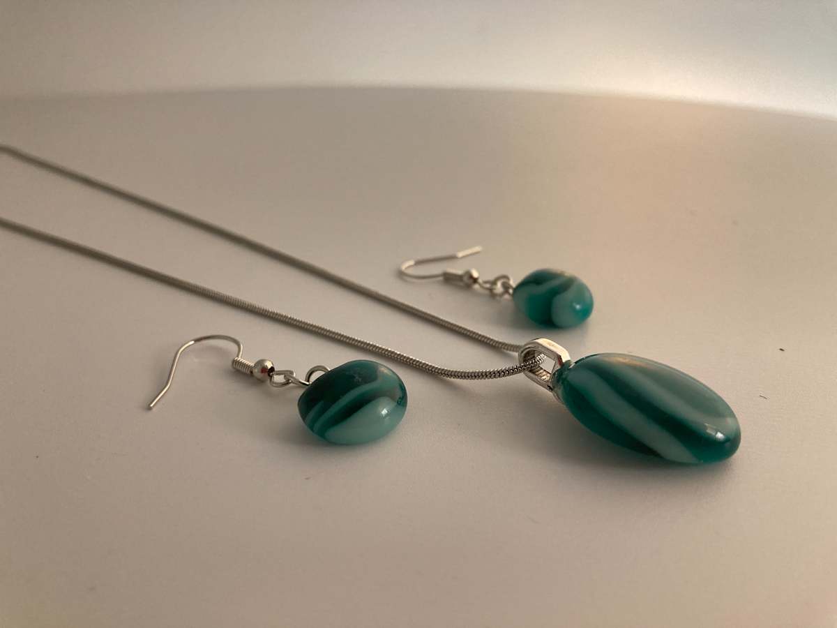 Pendant and earring set. #43, Image 1.