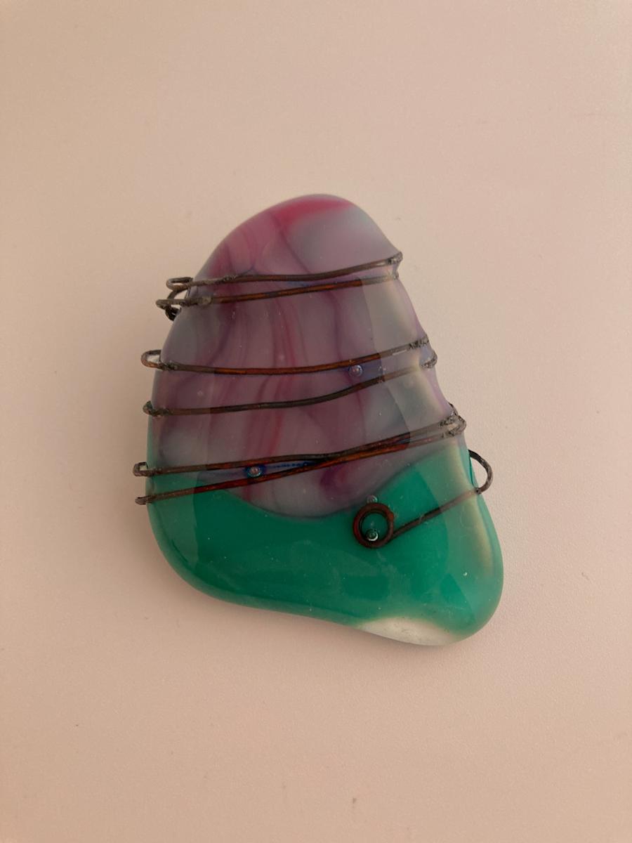 Fused glass pin #113, Image 4.