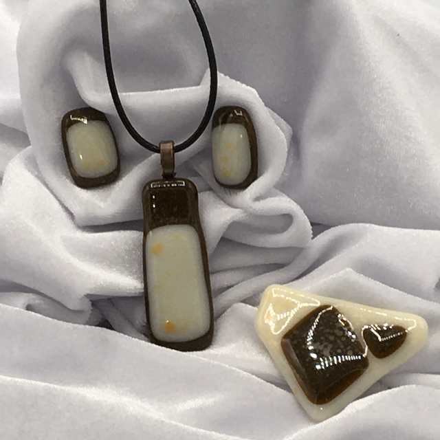Pendant, pin and earring set. #9 by Shayna Heller, Image 5.