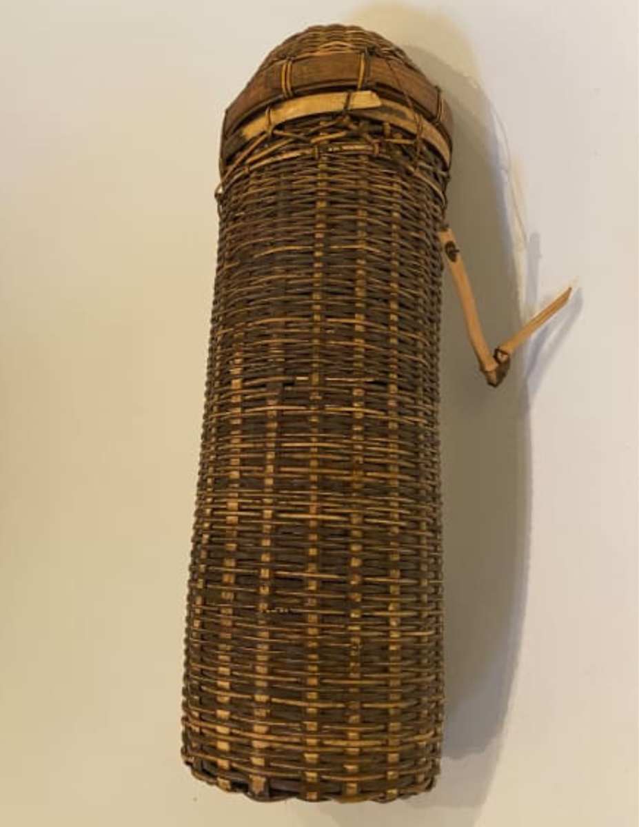 Tubular ikebana basket with lid 