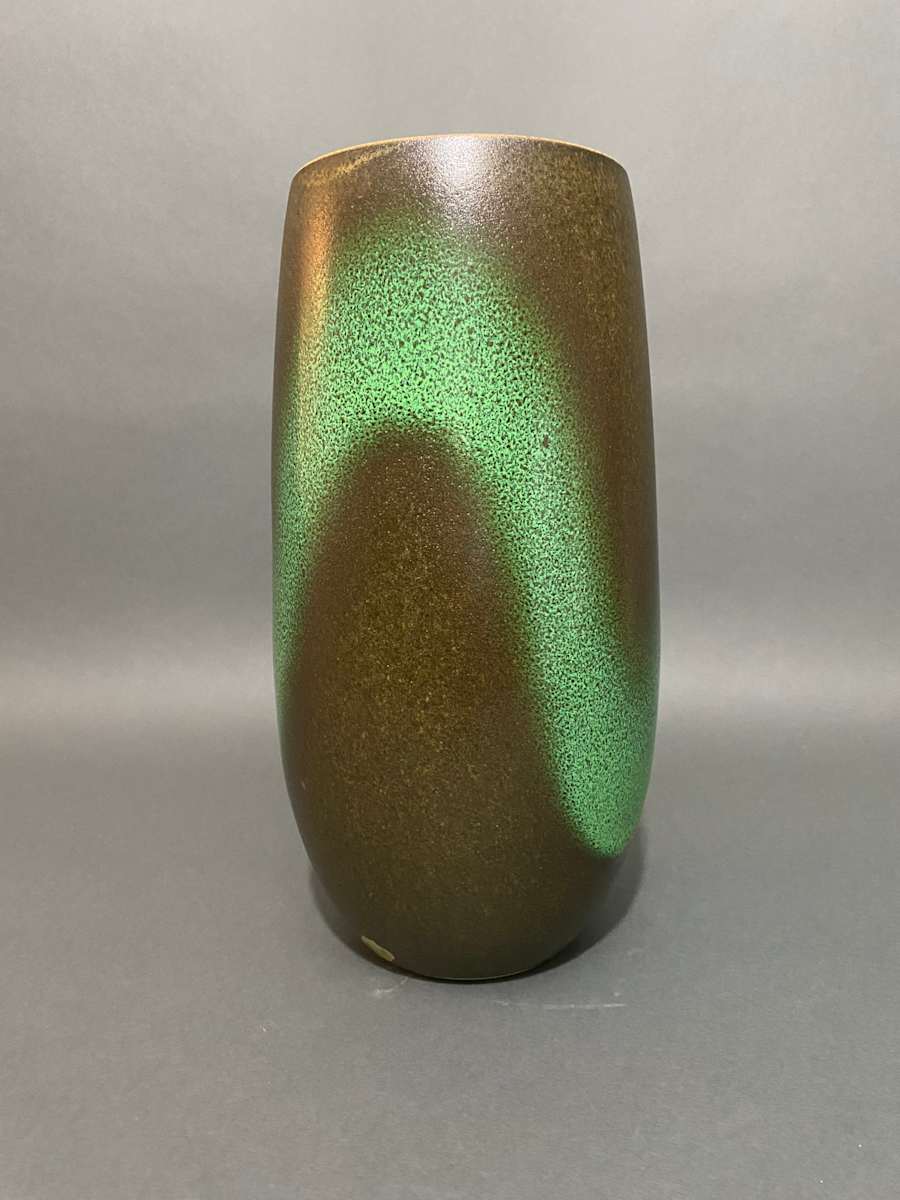Cylindrical ceramic ikebana vase 