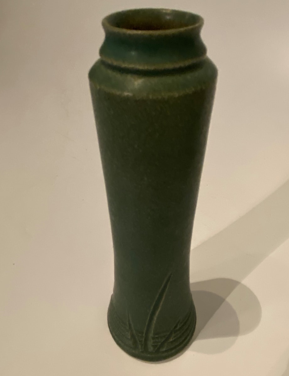 Small green ikebana vase with leaf design from the collection of Yume