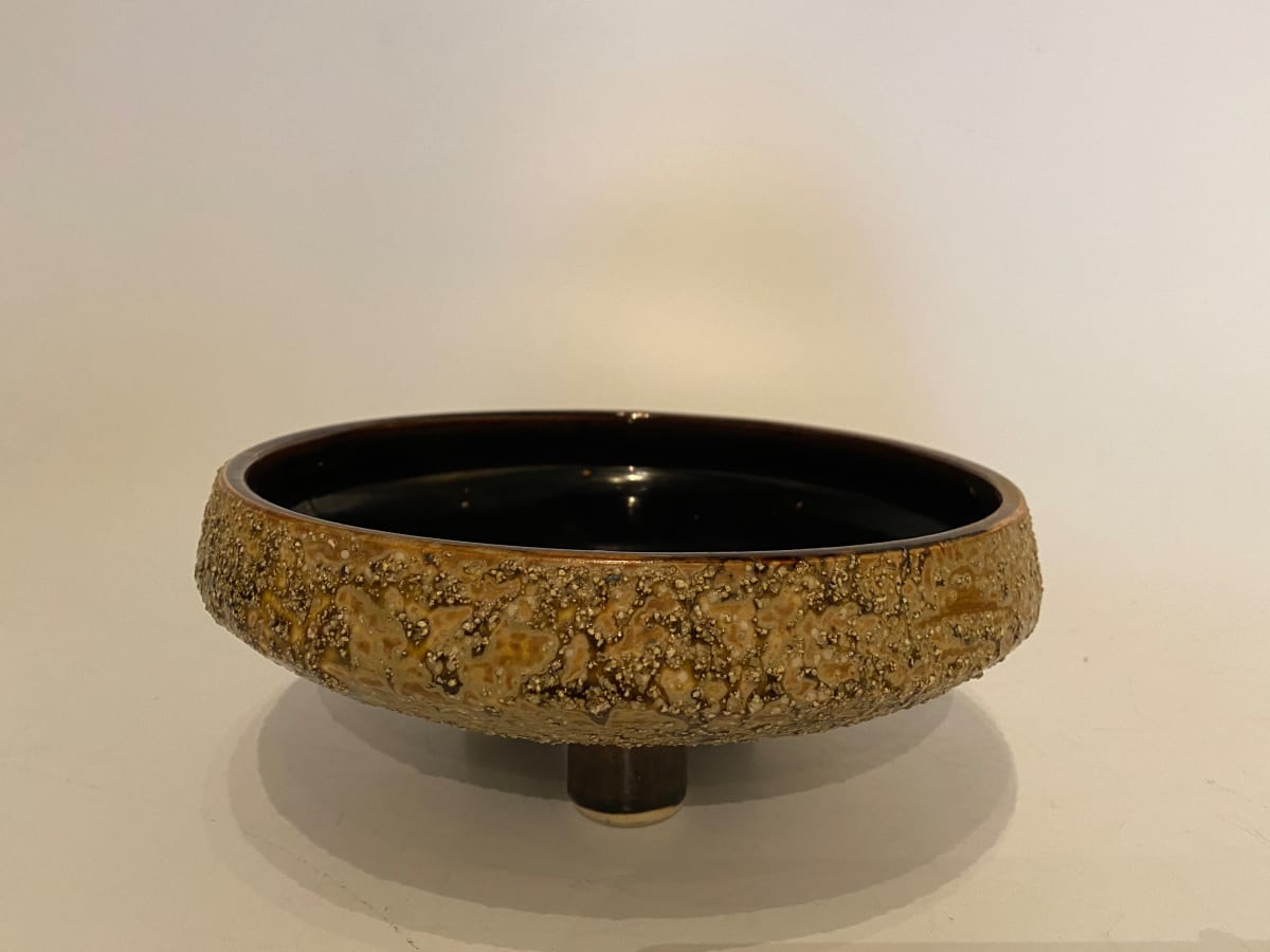 Shallow ceramic ikebana vase on three feet 