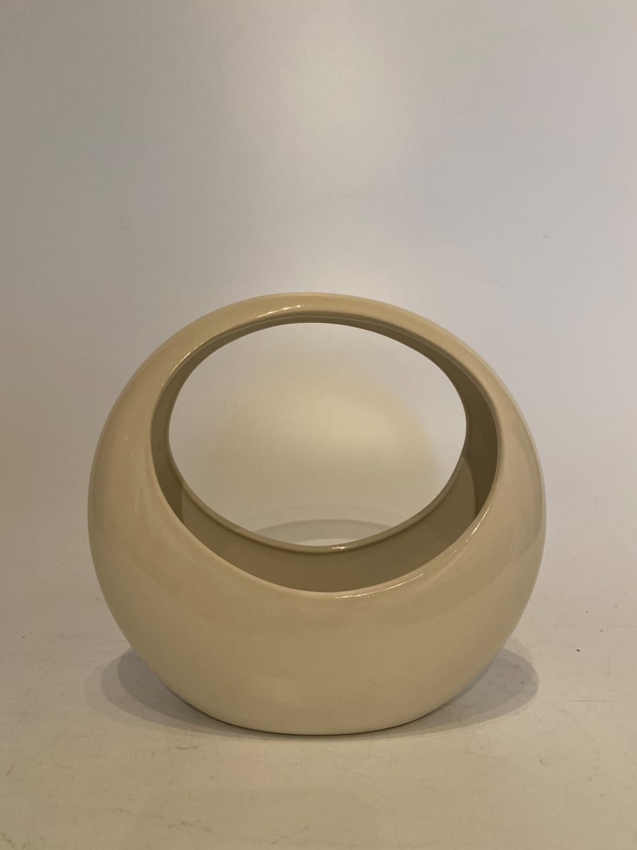 Open circle ceramic ikebana vase 