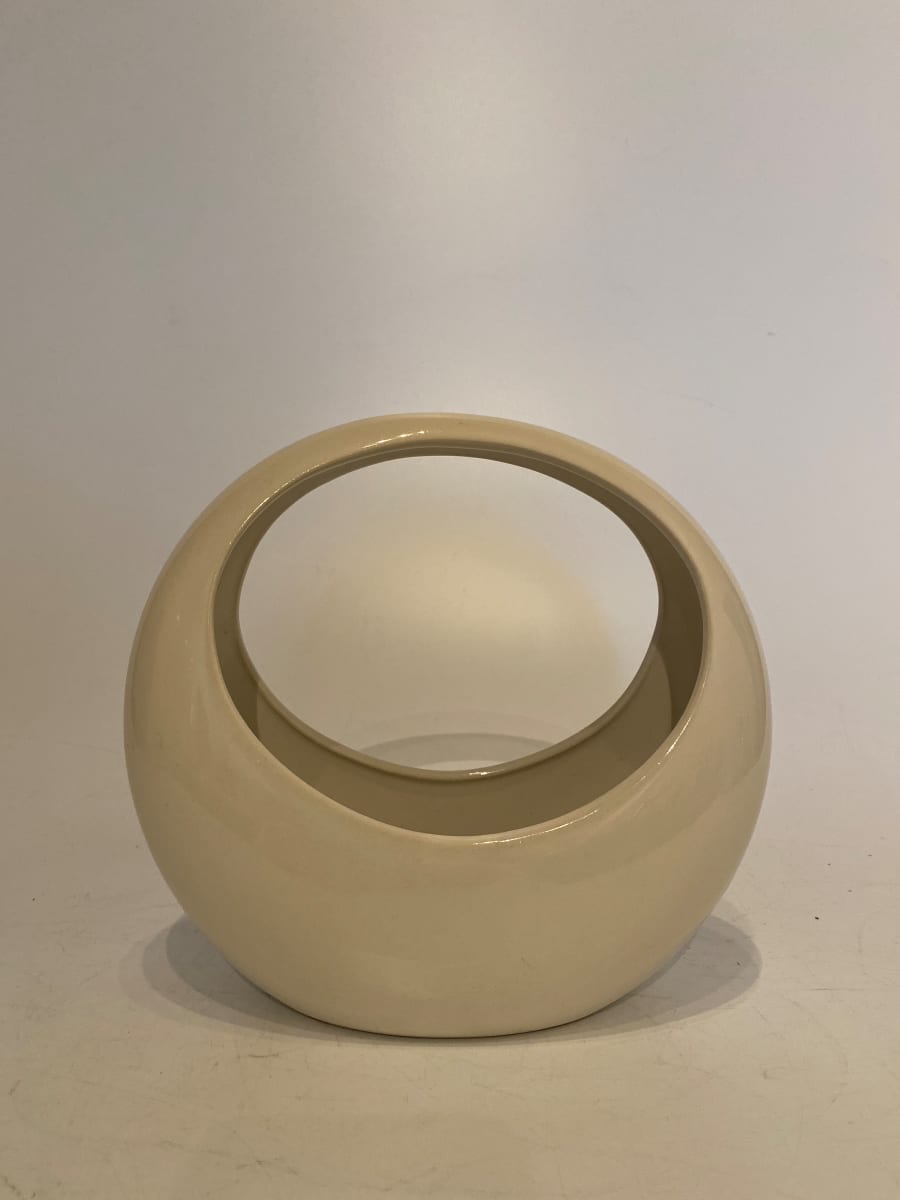 Circular white ceramic ikebana vase 
