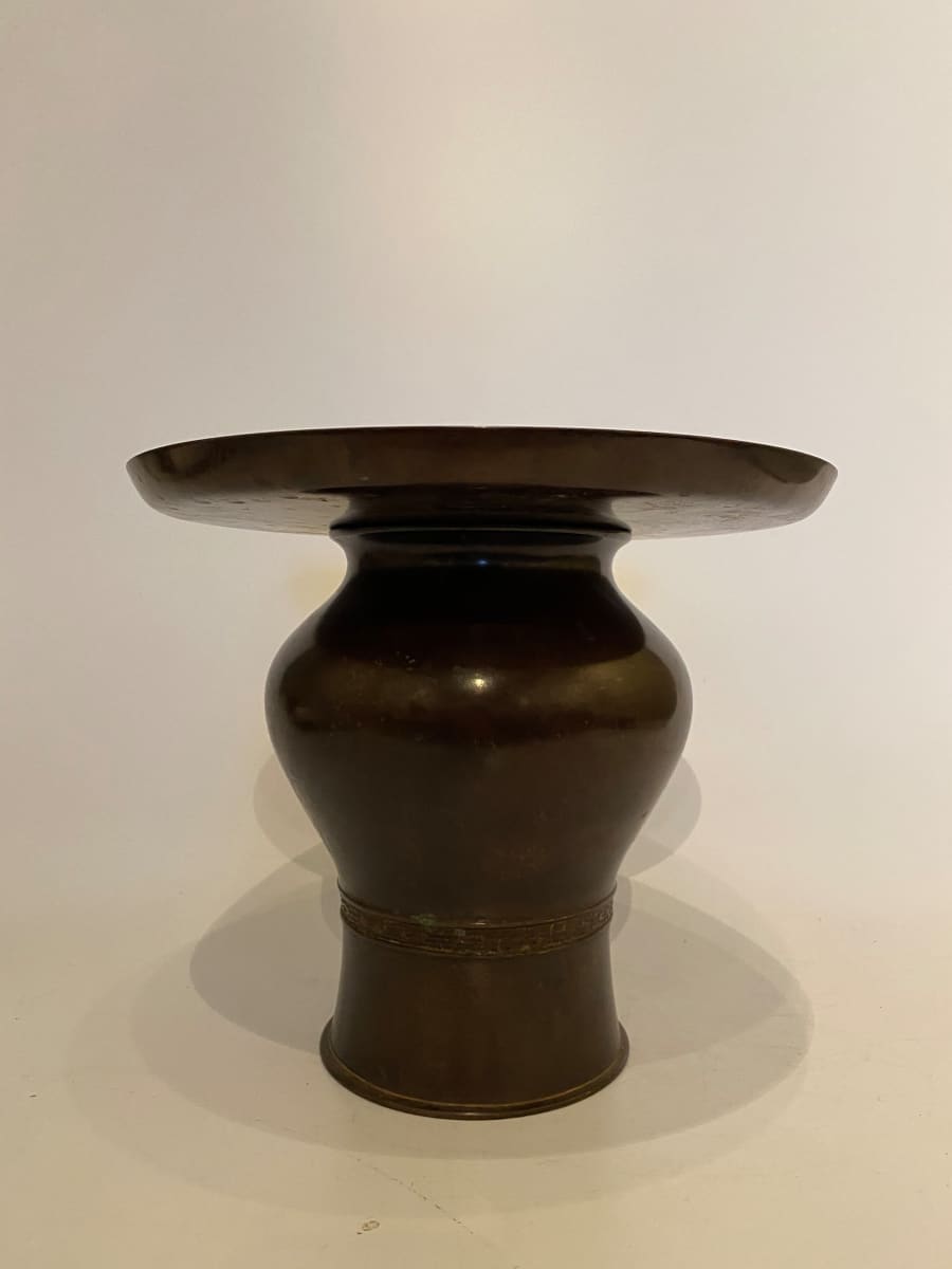 Bronze ikebana vase with flat top 