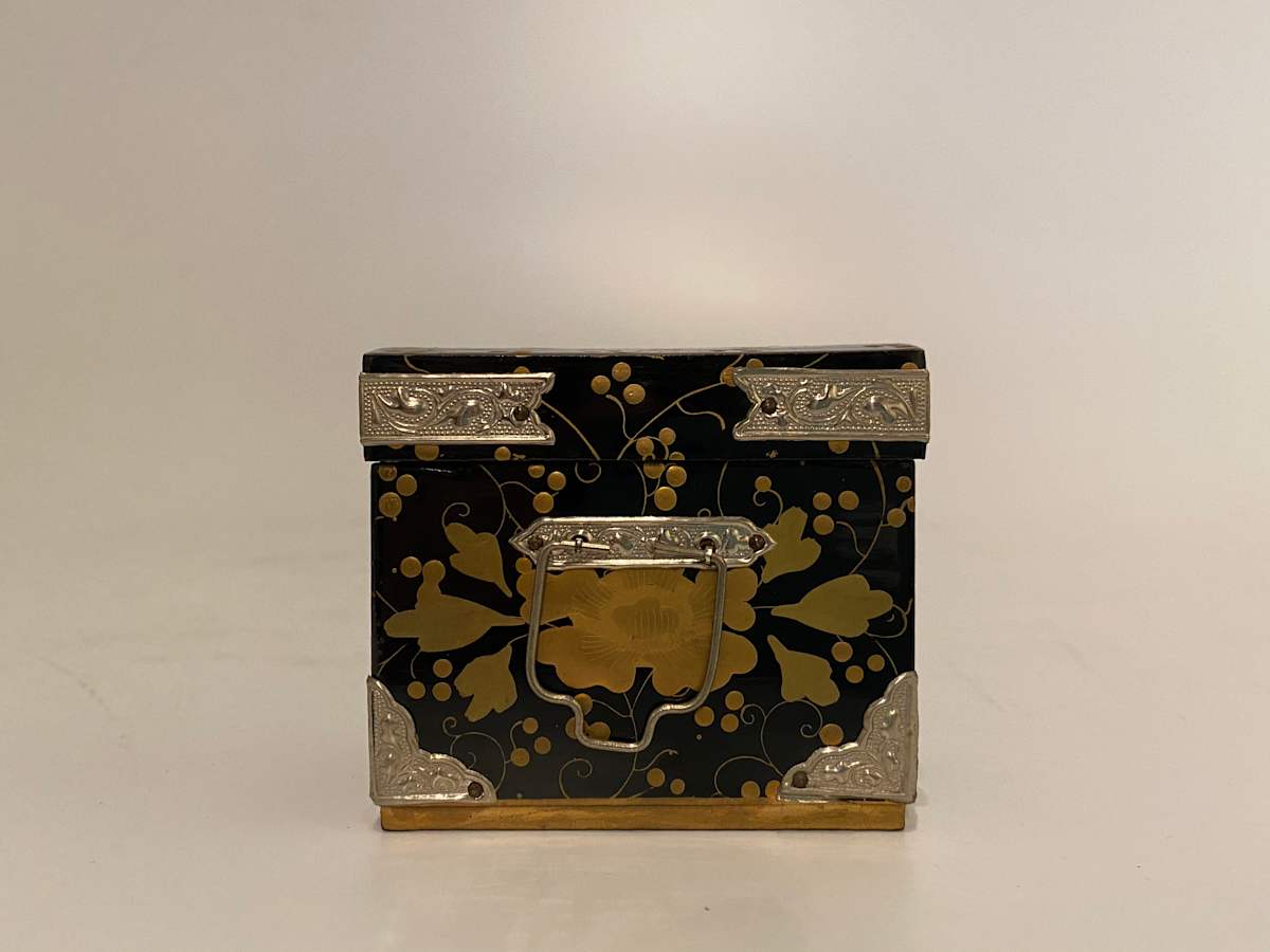 Hina dolls furniture - Small chest 