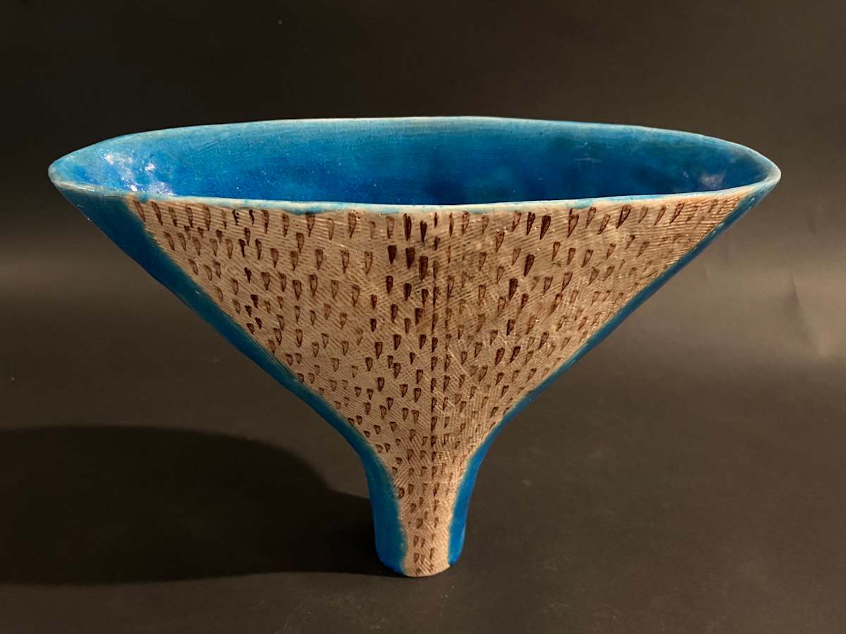 Triangular ceramic ikebana vase 