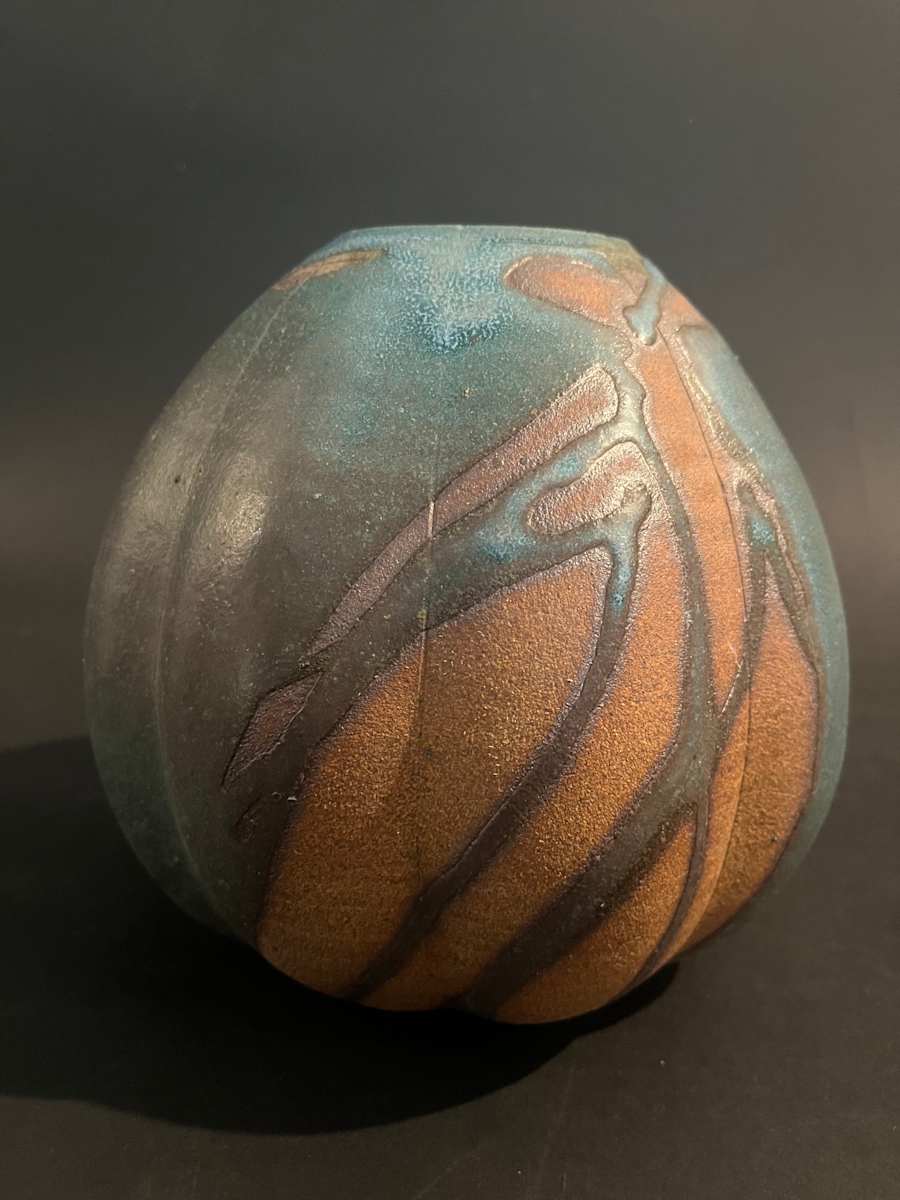 Gourd-shaped ceramic ikebana vase 