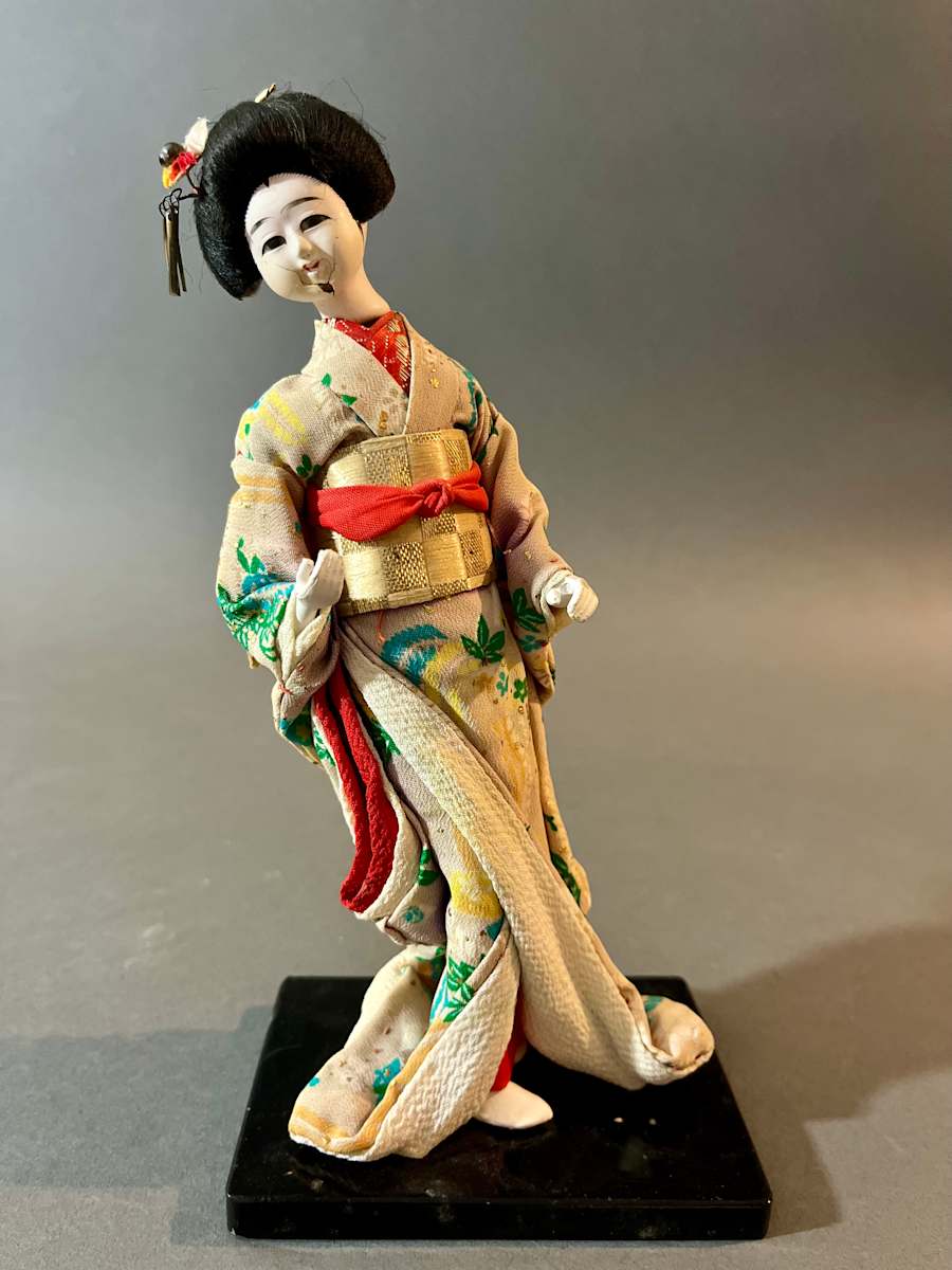 Dancer doll 