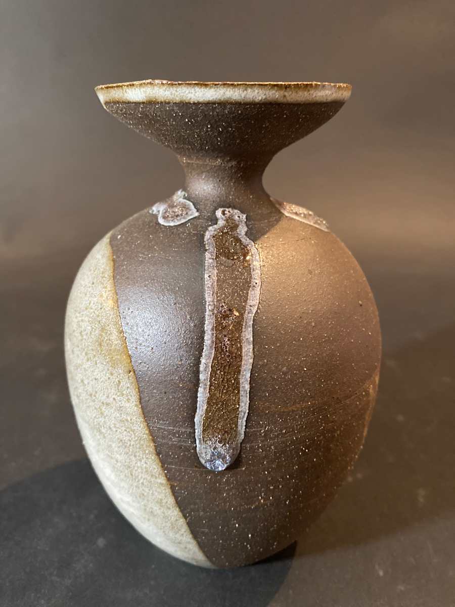 Small ceramic ikebana vase by Keita Tsutsumi 